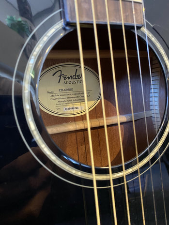 Fender CD-60/BK kast