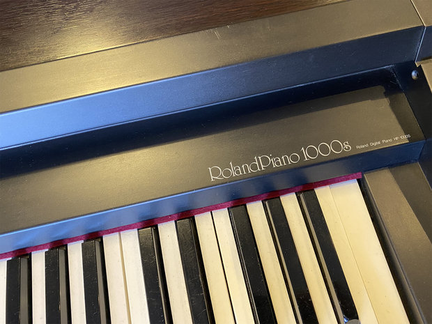 Digitale piano Roland HP-1000s closeup