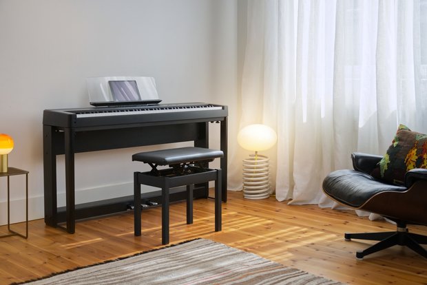 Kawai ES920 met onderstel thui