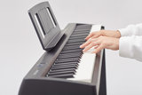 Roland FP-10 digitale piano spelen
