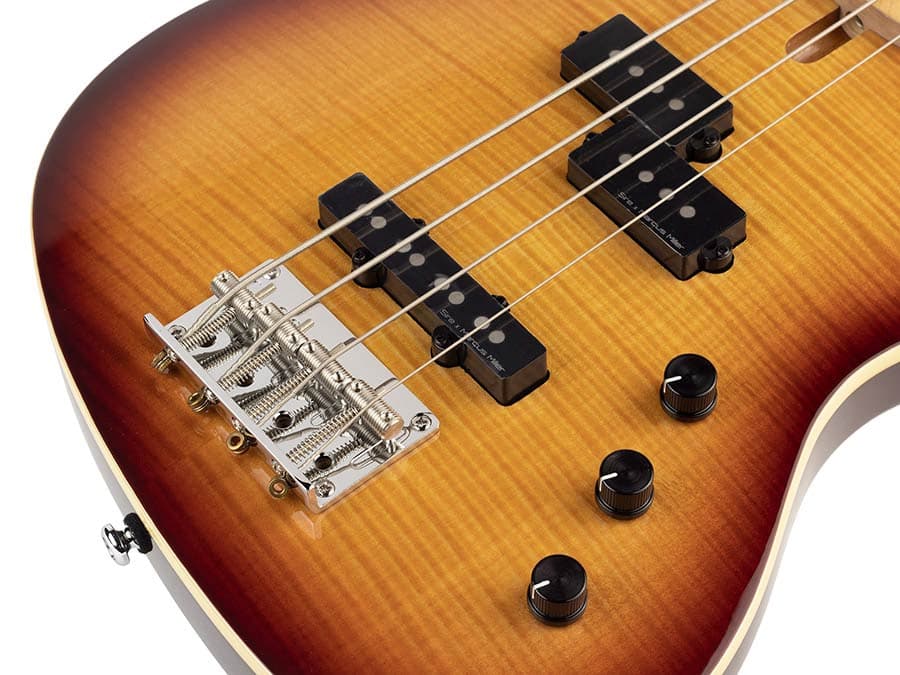 U5 A4/TS U Series Marcus Miller basgitaar short scale — Sire