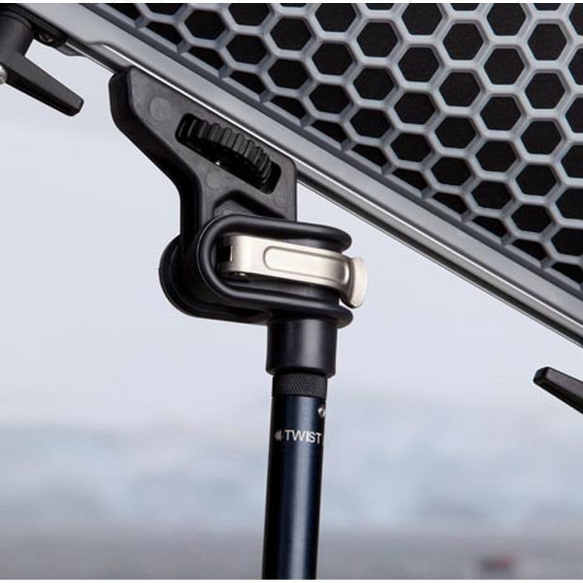 Blimp Mount Universal Mounting Adapter For Blimp O — RØDE