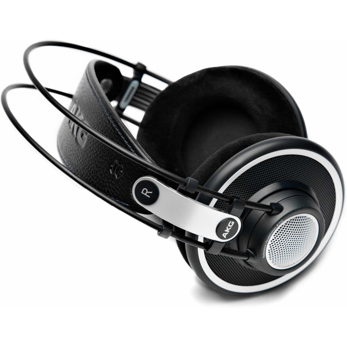 K702 — AKG