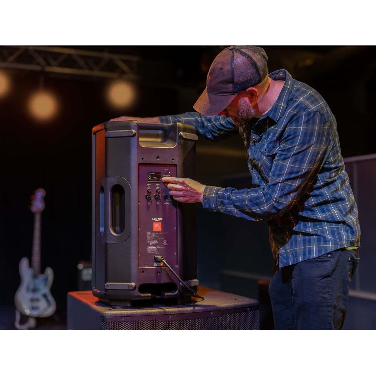 EON710 — JBL